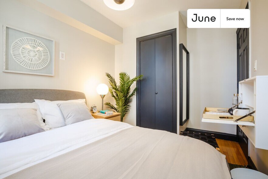 Building Photo - 356 W 39th St