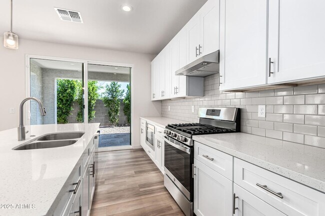 Building Photo - 6537 N 15th Dr