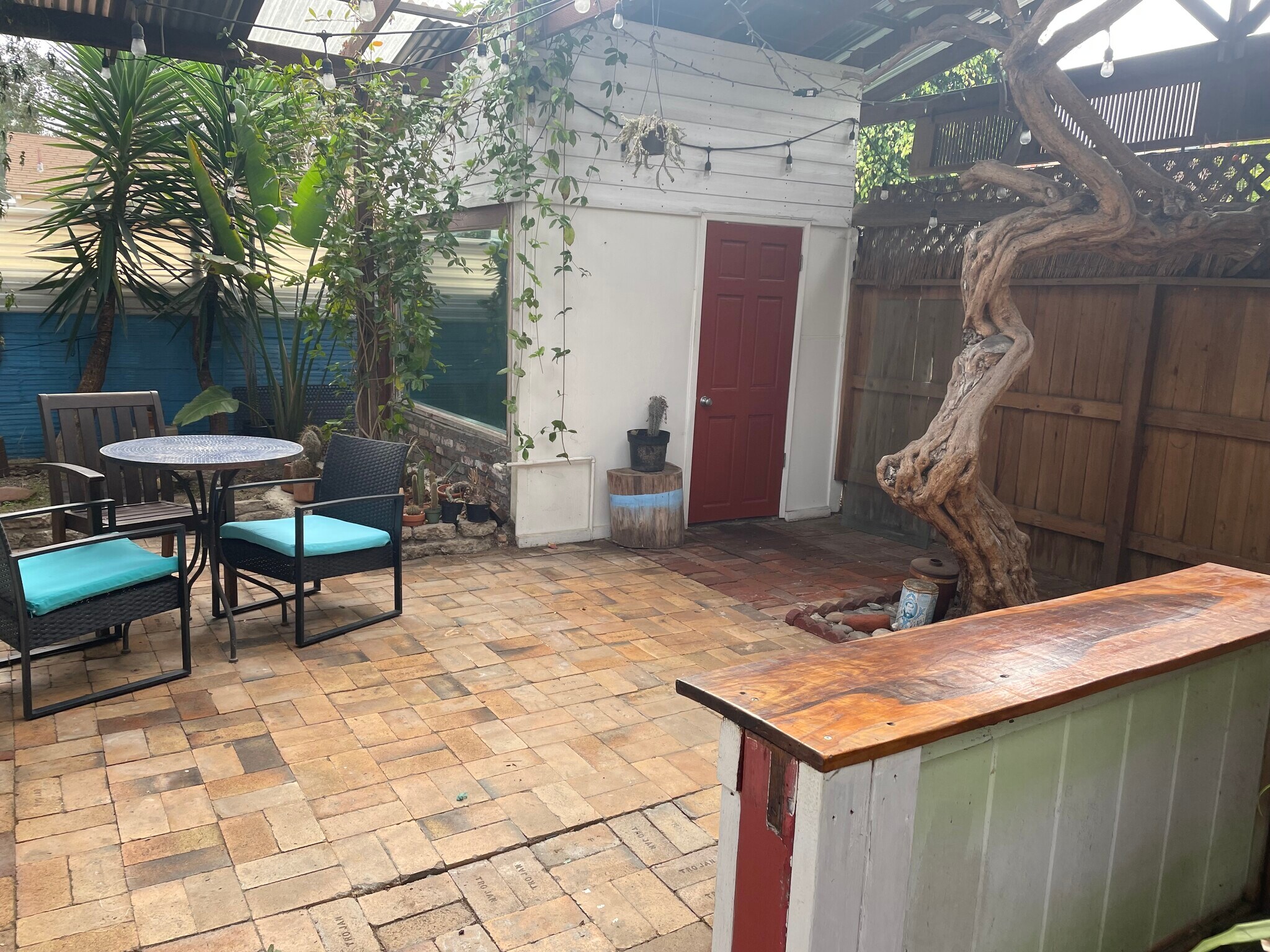 Patio - 3554 Colonial Ave
