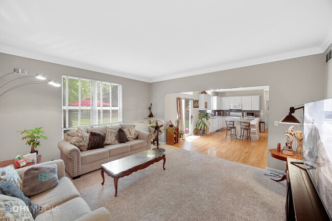 Building Photo - 3569 Charlemaine Dr
