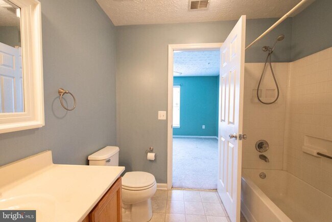 Building Photo - 2054 Quaker Way