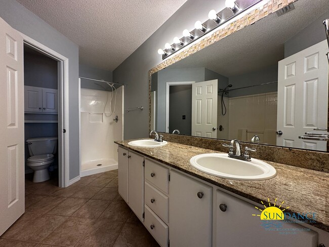 Building Photo - Wonderful 4 Bedroom Home in Fort Walton Beach