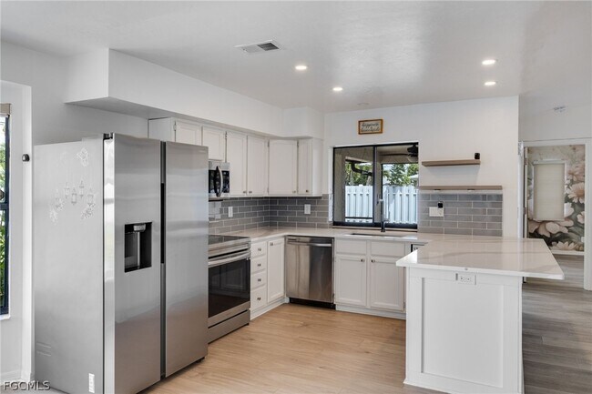 Building Photo - 3414 SE 2nd Pl