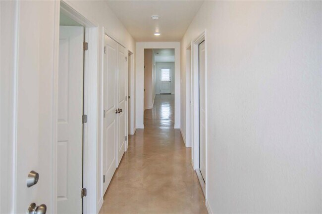 Building Photo - 1261 Lehmann Dr