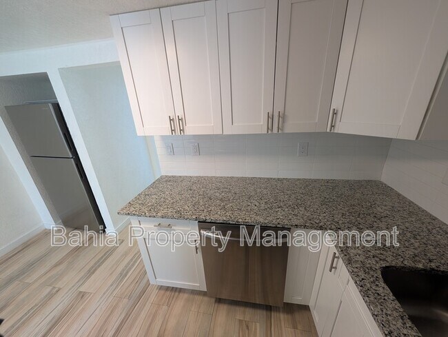 Building Photo - 8004 N Blvd