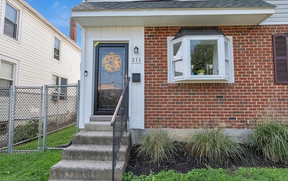 Primary Photo - 211 Johnson Ave
