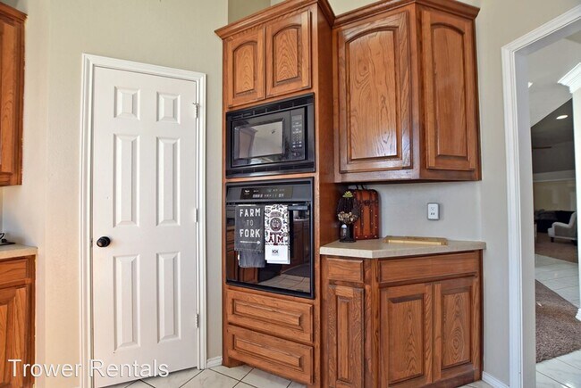 Building Photo - 4 br, 3.5 bath House - 26 Dolores Ct.