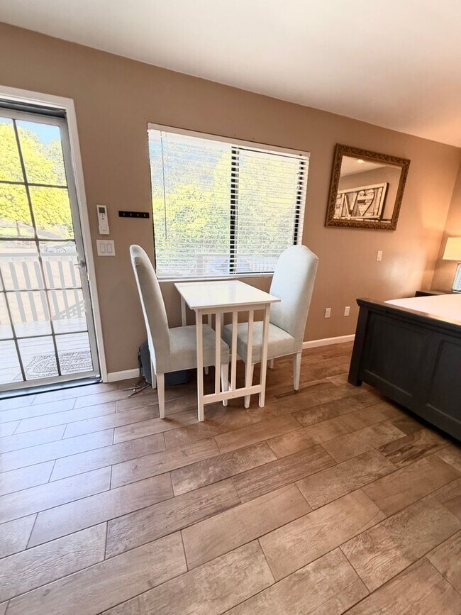 Building Photo - Charming 1 Bed 1 Bath Studio Available 6/1/26!!