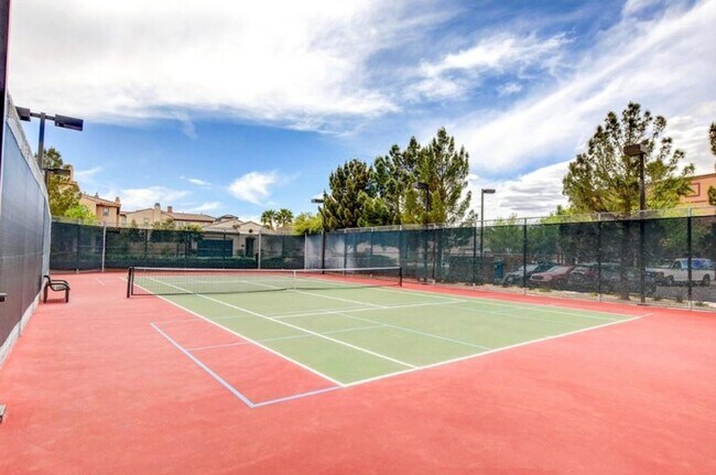 Building Photo - BEAUTIFUL 4 BEDROOM HOME IN GUARD GATED COMMUNITY!