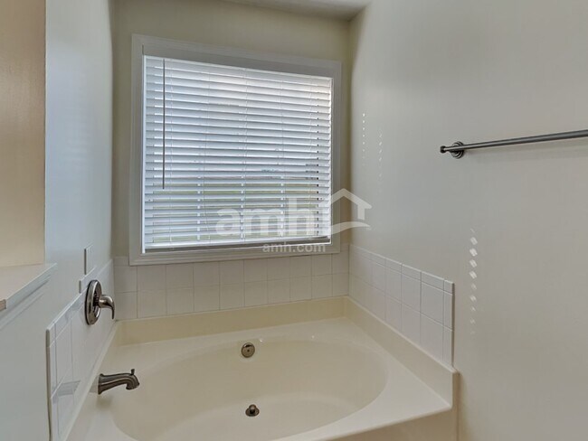 Building Photo - 643 Bartow Dr