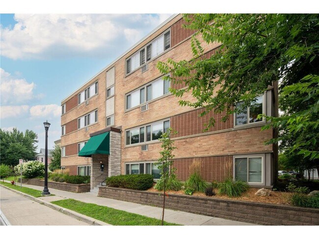 Building Photo - 3120 Hennepin Ave S