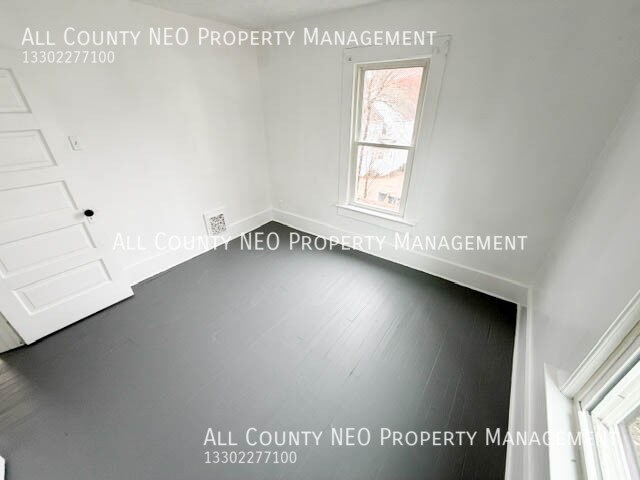 Building Photo - 518 Rentschler St