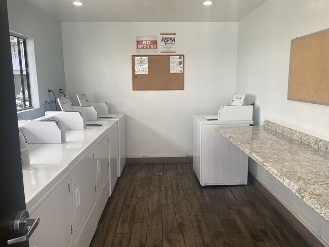 Building Photo - Move-In Special! Large 2BR Condo with GARAGE