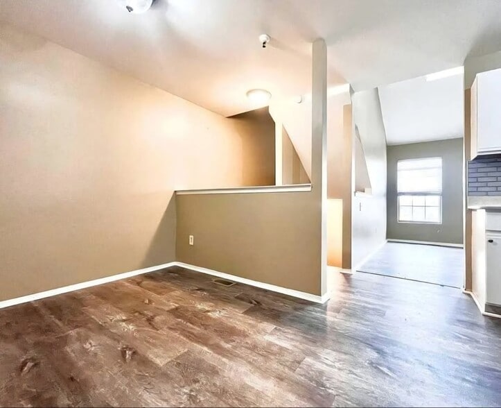 Building Photo - 15650 Stone Crossing Dr