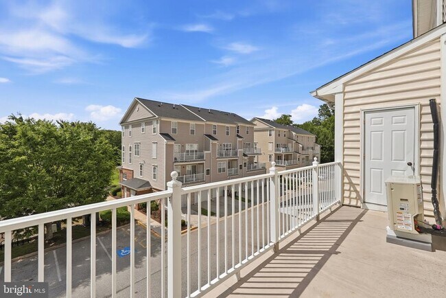 Building Photo - 941 Pine Forest Ln