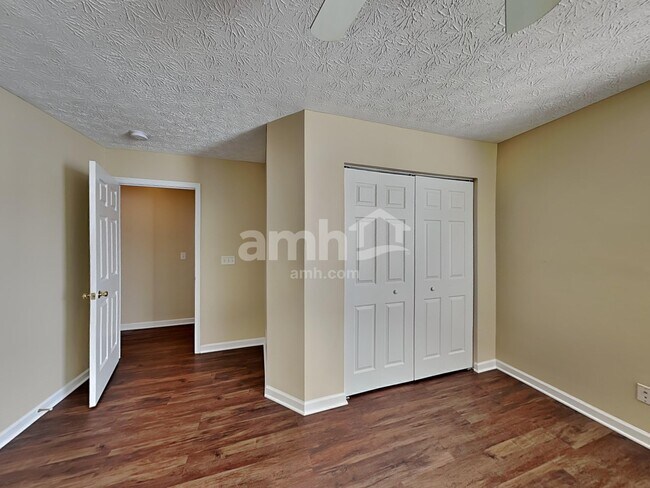 Building Photo - 6031 Delfair Ln