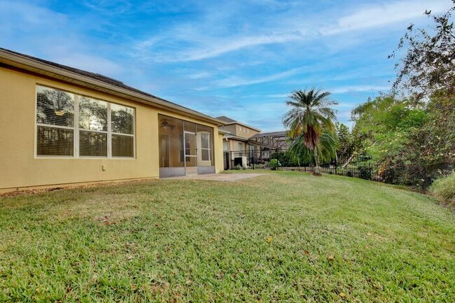 Building Photo - Beautiful 3/2 Spacious Home with a Screene...