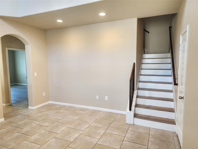 Building Photo - 415 Rhetoric Way