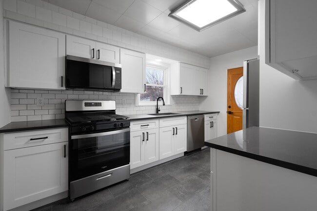 Building Photo - DON'T MISS THIS! BEAUTIFLLY RENOVATED 3 bedroom in Munhall!!