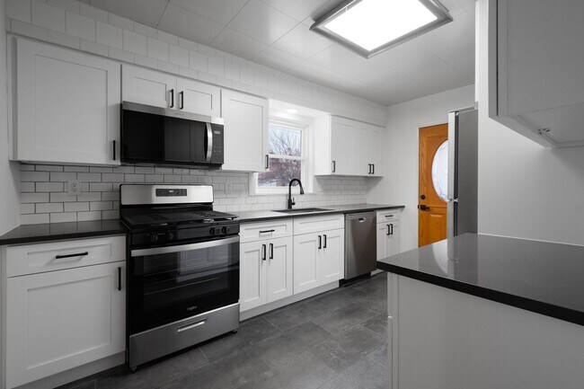 Building Photo - READY FOR MOVE IN! Check out this STUNNING 3 bedroom in Munhall!