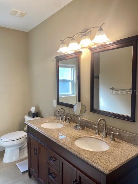 Building Photo - 1736 Mova St