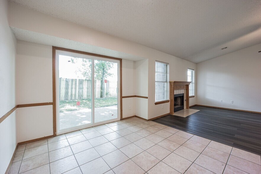 Building Photo - 4307 W Beaver Ln