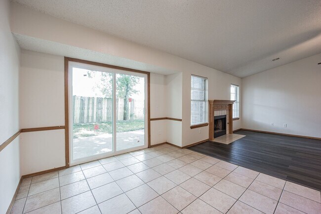 Building Photo - 3/ 2 Home For Rent!