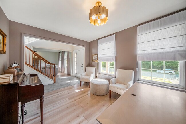 Building Photo - 403 Pembroke-