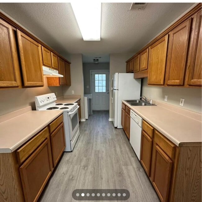 Building Photo - 15533 Quail Creek Cove