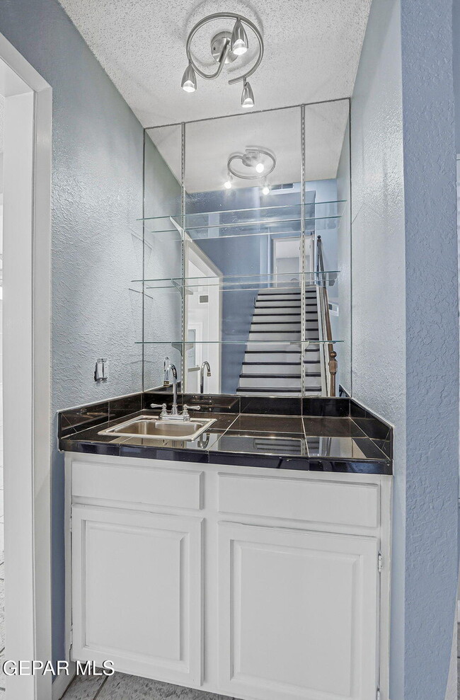 Building Photo - 6141 Sierra Valle Ln
