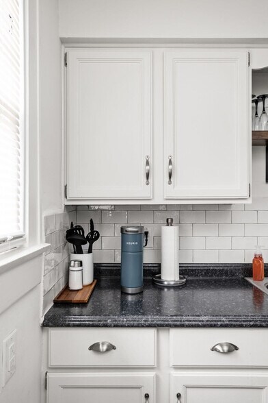 Building Photo - 6115 Ralston Ave