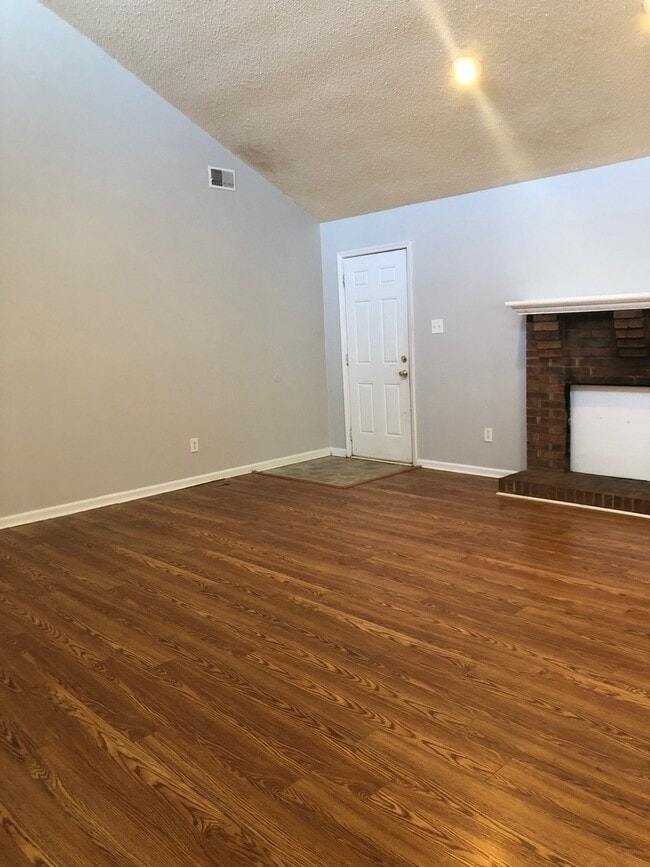 Building Photo - Mint Hill Ranch!
