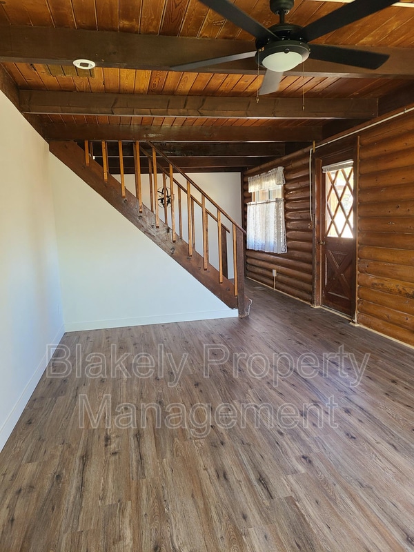 Building Photo - 15905 Ellis Ave