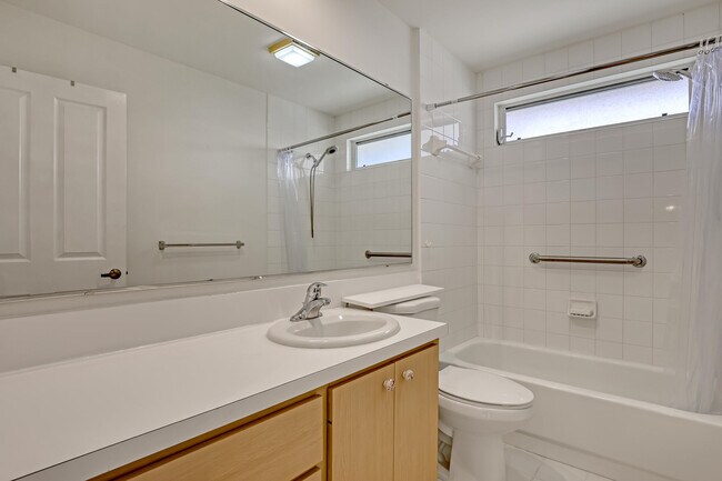 Building Photo - 1301 Sun Terrace Ct