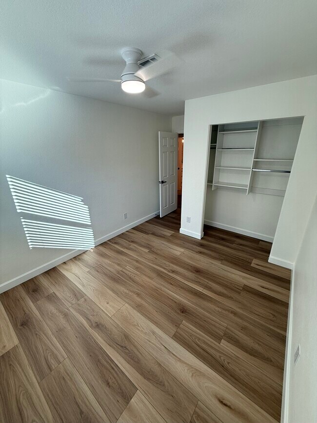 Building Photo - 3624 W Elgin St