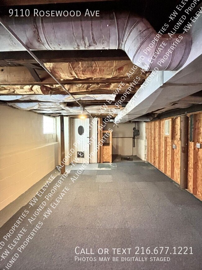 Building Photo - 9110 Rosewood Ave