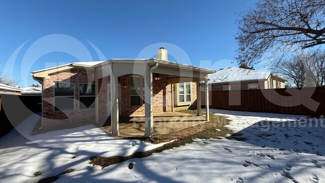 Building Photo - 501 Port Arthur Dr