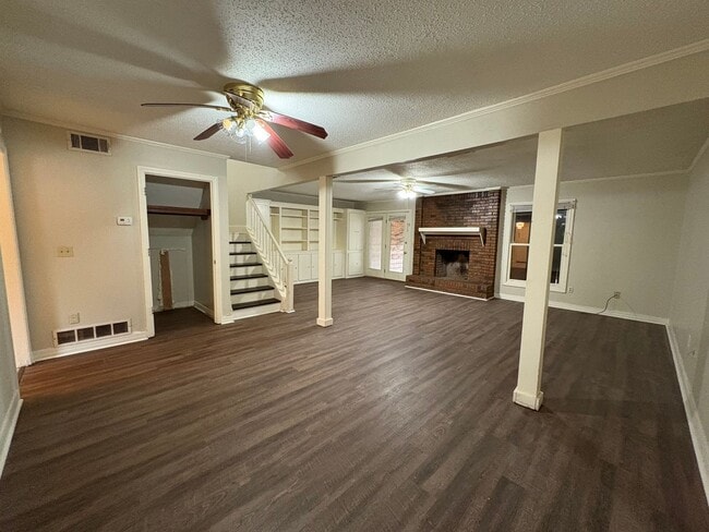 Building Photo - 3 Bed/2.5 Bath in Brookwood Subdivision