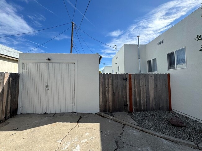 Building Photo - 453-457 Hurst Ave