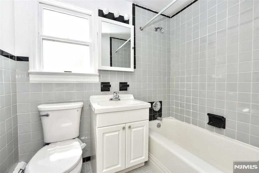 Full Bath - 28 Reid Ave