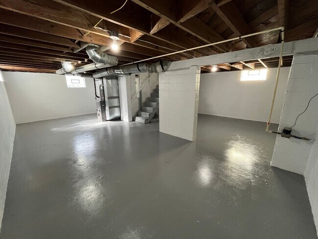 Building Photo - **COMPLETELY REMODELED 2-BEDROOM HOUSE IN ...
