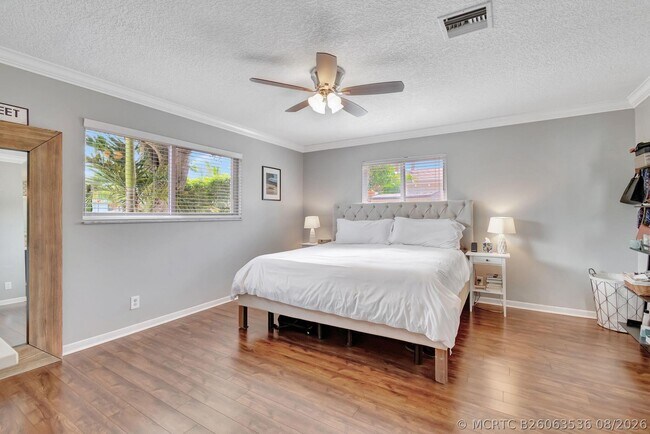 Building Photo - 1066 SW 25th Way