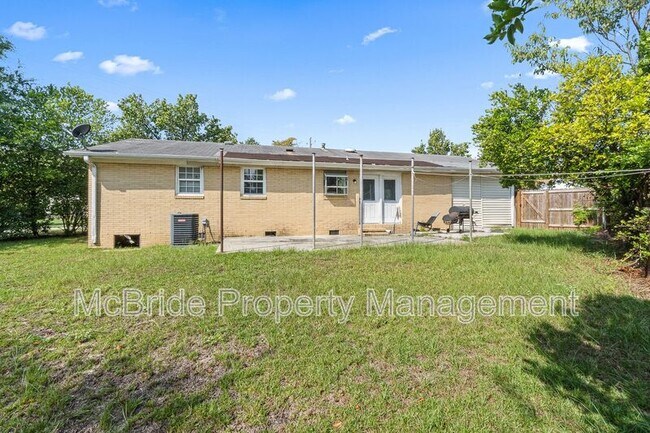Building Photo - 3008 Claudia Dr