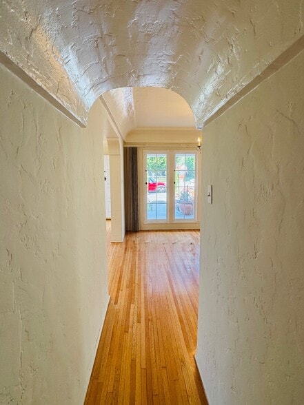 Building Photo - 2620 Graham Ave