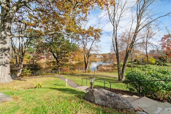 Building Photo - 21 Heritage Vlg