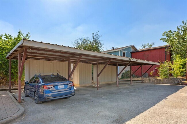 Building Photo - 4813 Yucca Hill Dr