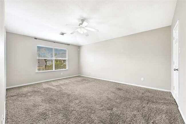 Building Photo - 26418 Richwood Oaks Dr