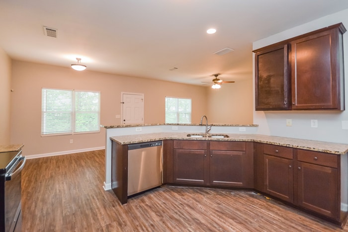 Building Photo - 1851 Simmons Ln