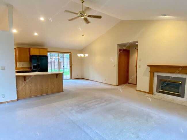 Building Photo - 3081 NE Purcell Blvd