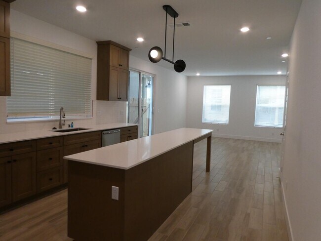 Building Photo - 2725 E Teaberry Dr